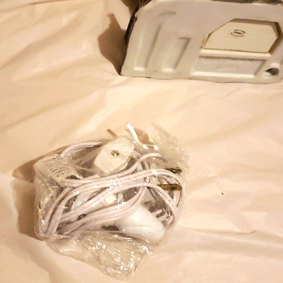 (MD) Lemax "Caddington Village" Collection - Picture 9 of 13